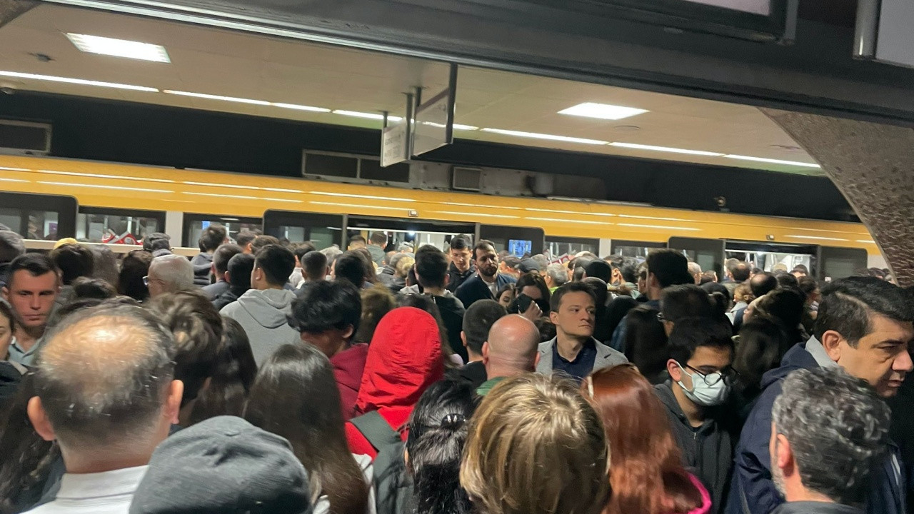Üsküdar-Samandıra Metro hattındaki arıza 27 saattir devam ediyor! Vatandaşlar isyanda...