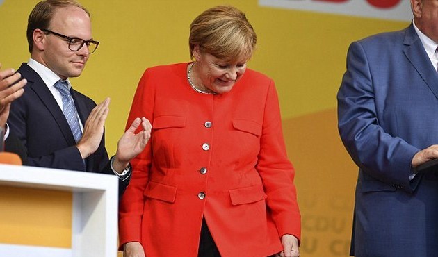 Türkiye düşmanı Merkel'in domatesle imtihanı...