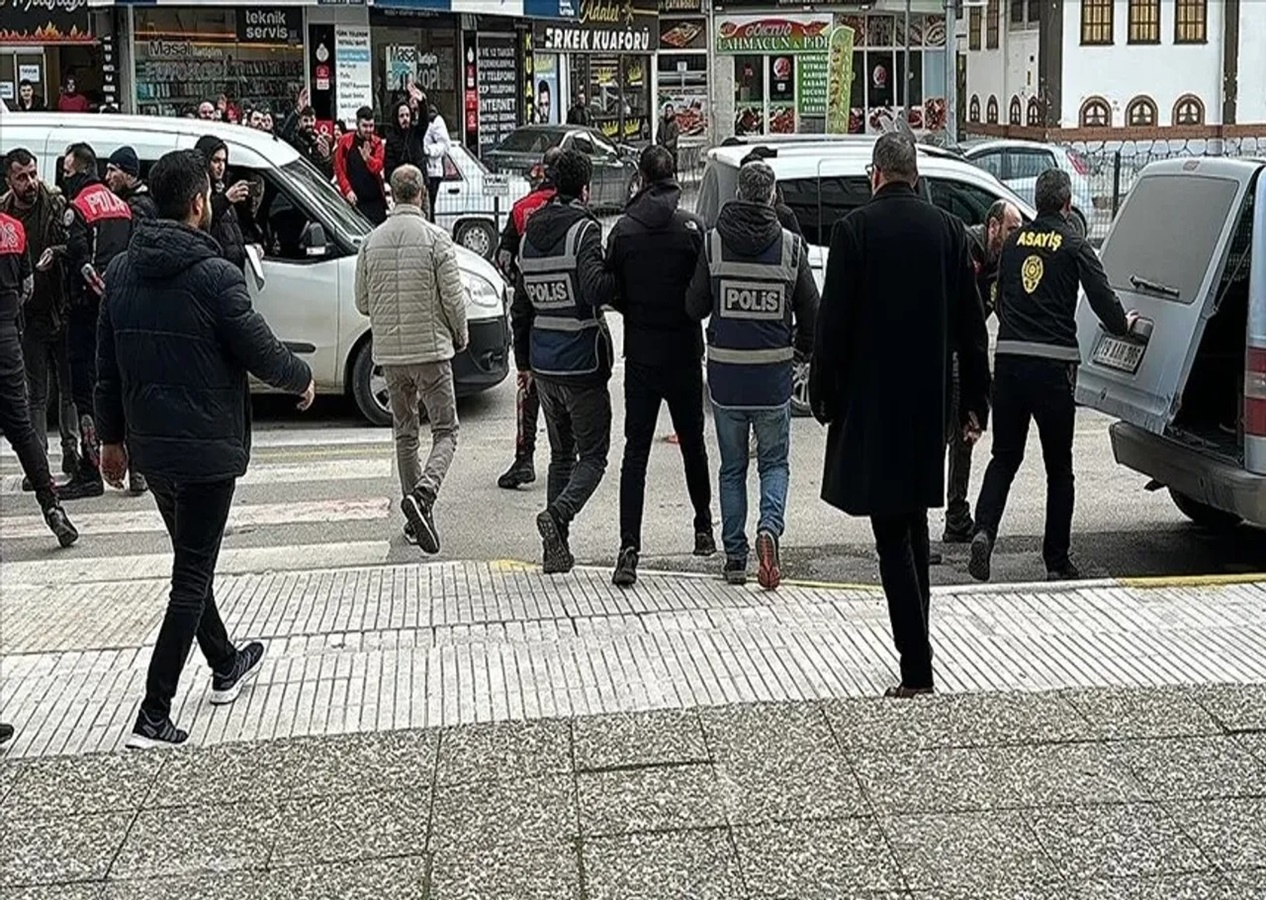 Ankara'da aranan 877 kişi yakalandı