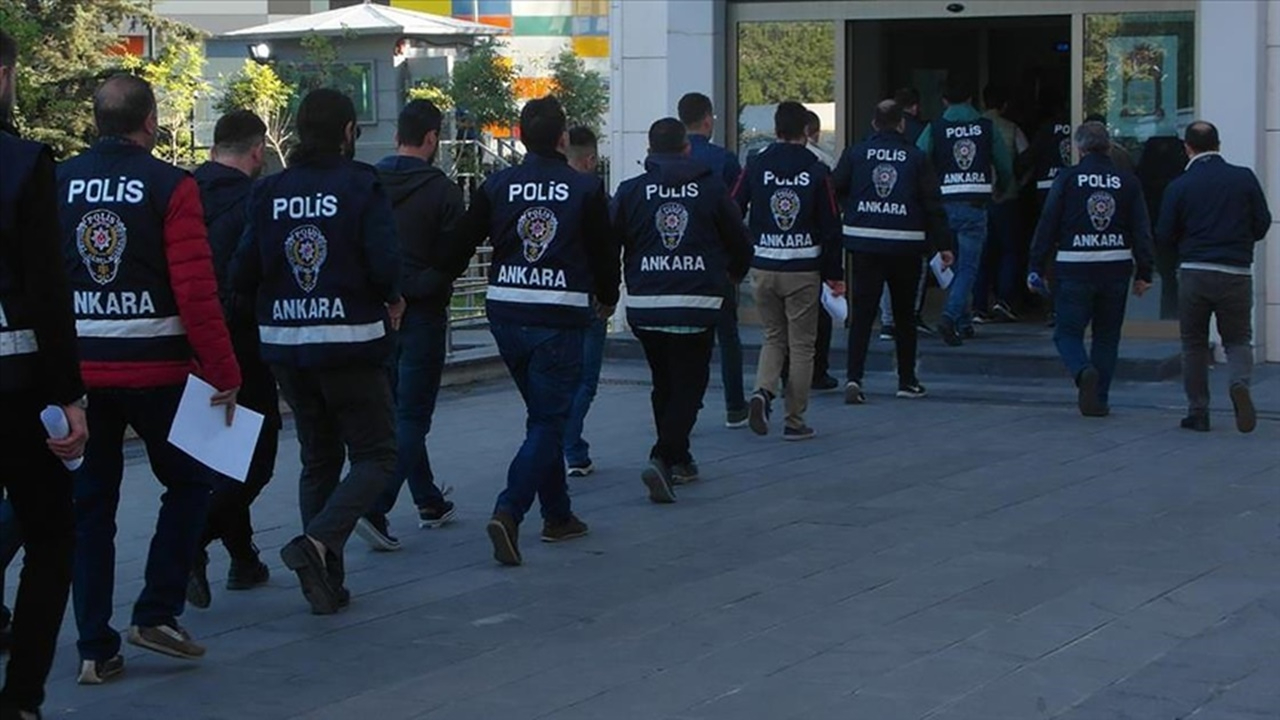 İçişleri Bakanı Ali Yerlikaya duyurdu!  'Sibergöz-35' operasyonlarında 48 şüpheli yakalandı
