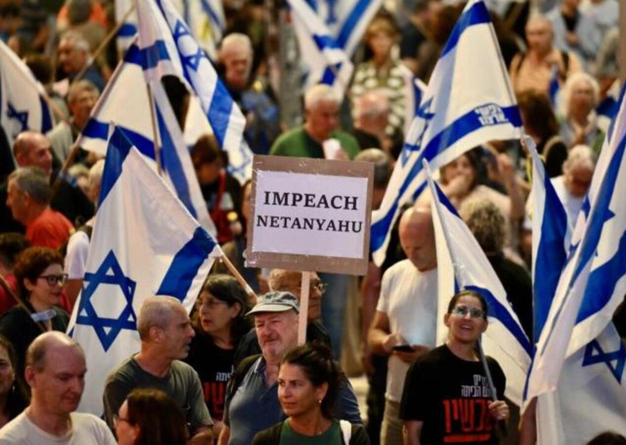 Tel Aviv'de ortalık karıştı! İsrailliler Netanyahu'nun istifası için yine sokaklara döküldü...