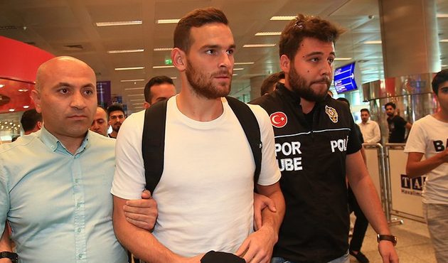 F.Bahçe'nin yeni golcüsü Janssen İstanbul’da!