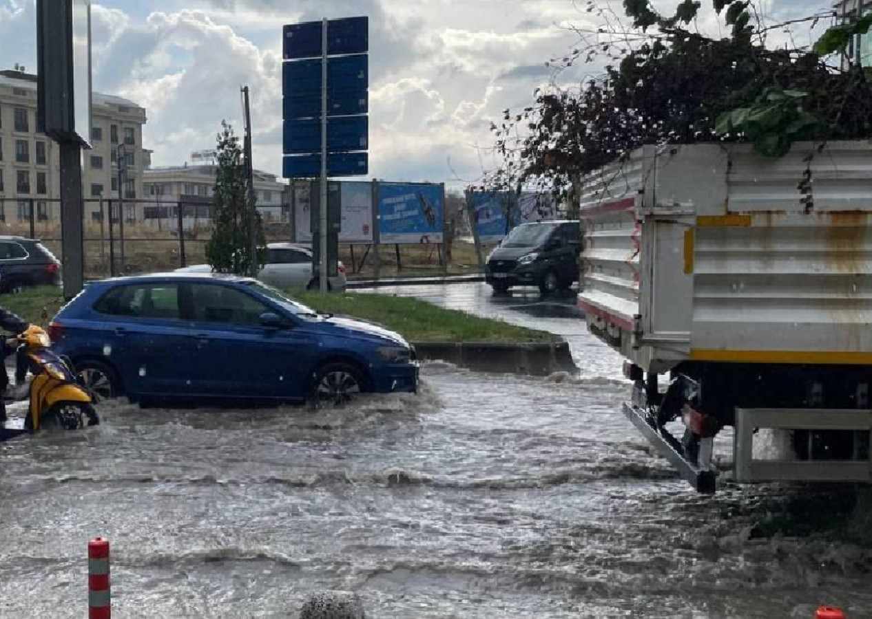 28 Nisan 2024 Pazar Türkiye geneli hava durumu | 7 Kentte kuvvetli yağış uyarısı geldi...