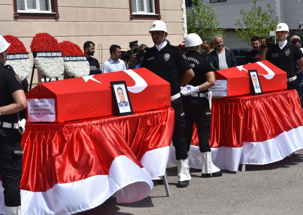 Adıyaman'daki polis cinneti sonrası şehit düşen polisler için tören düzenlendi