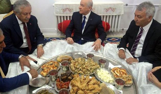 MHP lideri Bahçeli'nin yer sofrası!