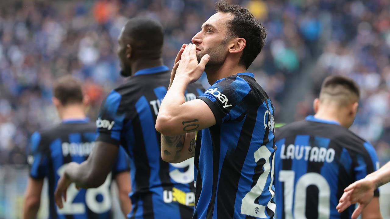Şampiyon Inter'i Torino karşısında galibiyete Hakan Çalhanoğlu taşıdı