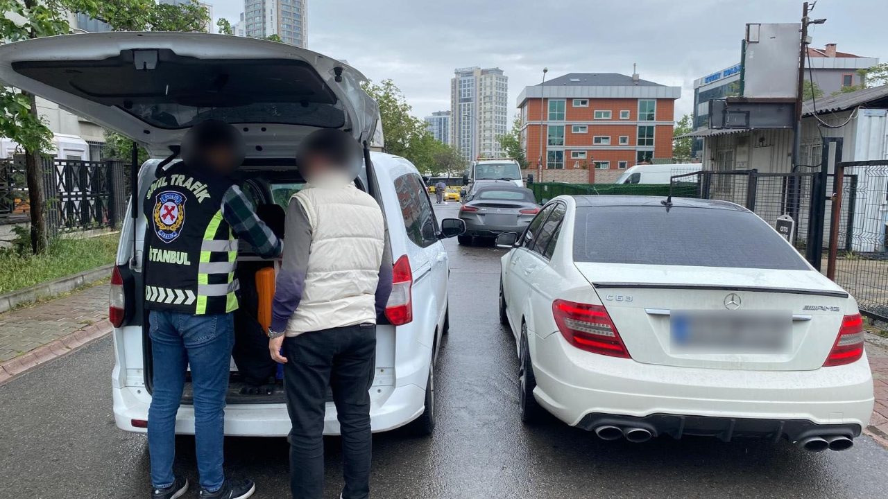 D100 Karayolunda makas atarak trafik akışını tehlikeye düşüren şahıslar yakalandı