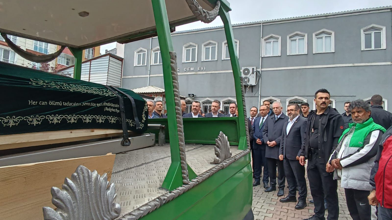 Su birikintisine düşerek hayatını kaybeden Edanur toprağa verildi
