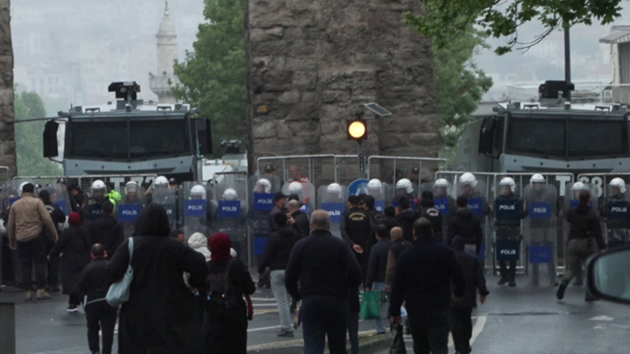 İşte 1 Mayıs'ta trafiğe kapalı olan yollar!  05.30 itibariyle polis ekipleri tarafından kapatıldı