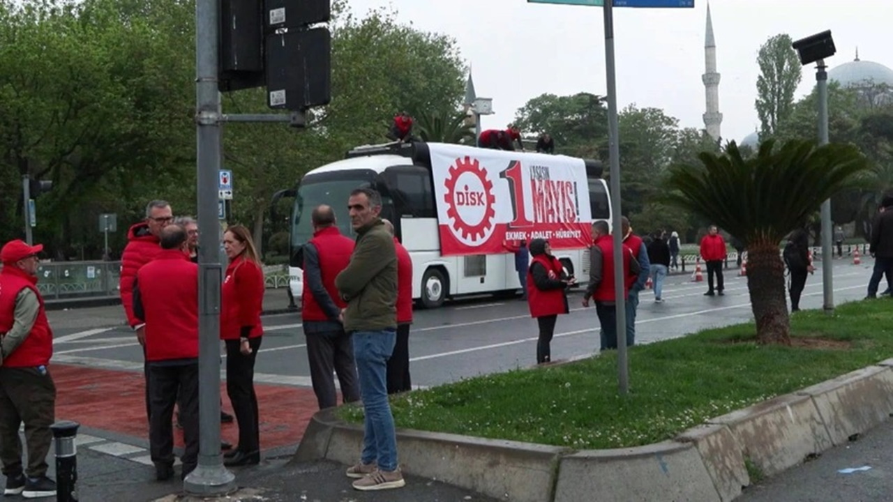 Saraçhane Meydanı'nda hareketlilik! Sendikalar ve işçi grupları toplanmaya başladı