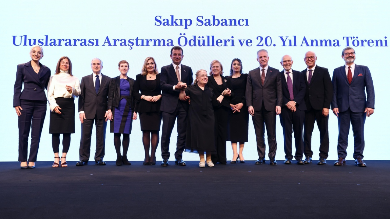 Merhum Sakıp Sabancı, 20’nci yıl anma töreninde yapay zeka ile mesaj yolladı