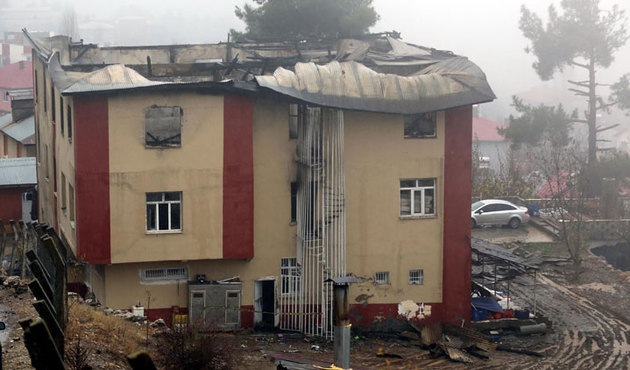 Aladağ'daki yurt faciasında sahte rapor hazırlayan iki memura birer gün maaş kesme cezası!