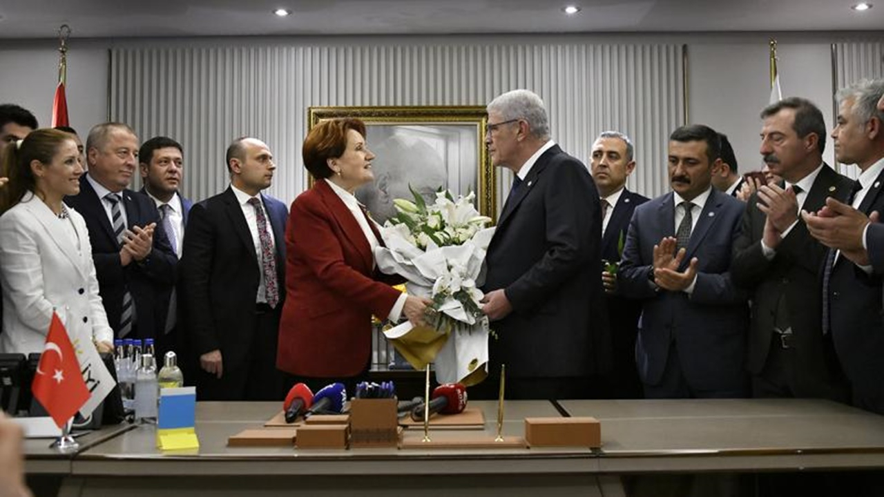 İyi Parti'de devir teslim töreni! Müsavat Dervişoğlu, görevi Meral Akşener'den devraldı