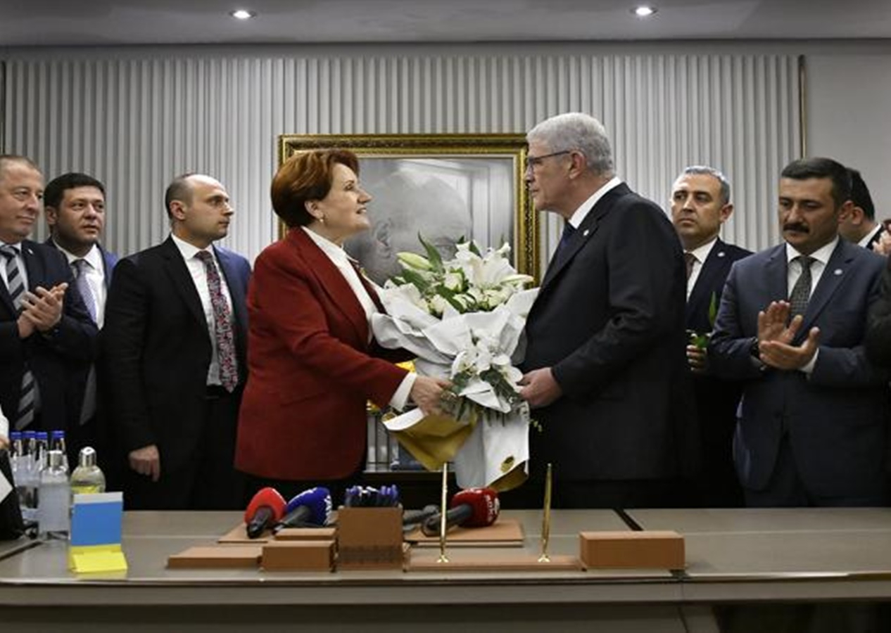 İyi Parti'de devir teslim töreni! Müsavat Dervişoğlu, görevi Meral Akşener'den devraldı