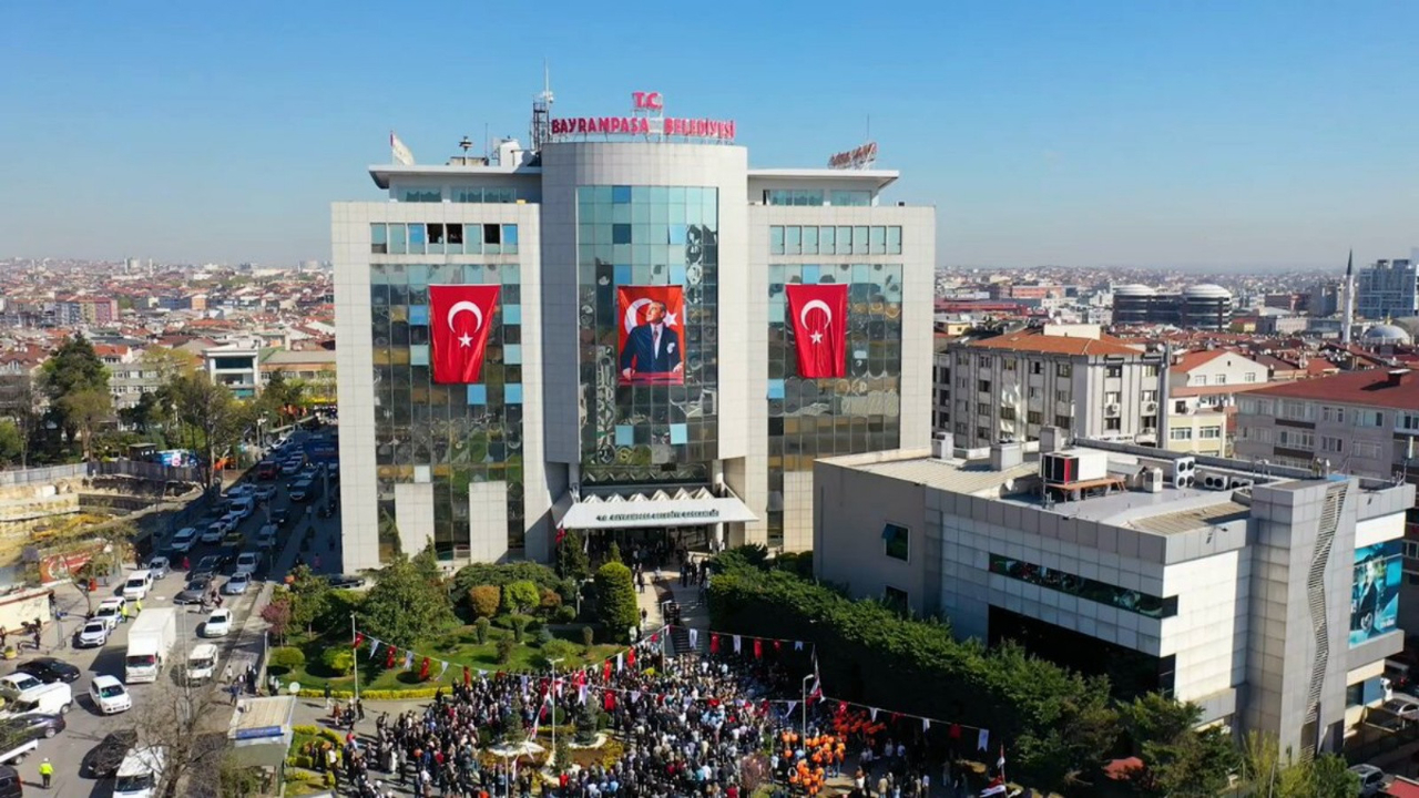 CHP'li belediyelerde işçi kıyımı devam ediyor... İşçi bayramına saatler kala SMS ile işten çıkardılar!