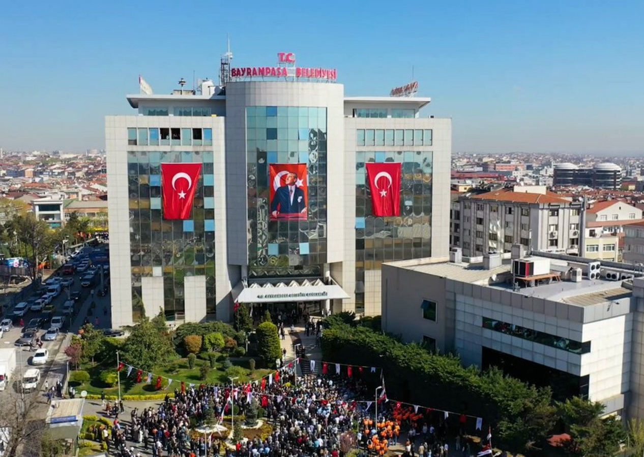CHP'li belediyelerde işçi kıyımı devam ediyor... İşçi bayramına saatler kala SMS ile işten çıkardılar!