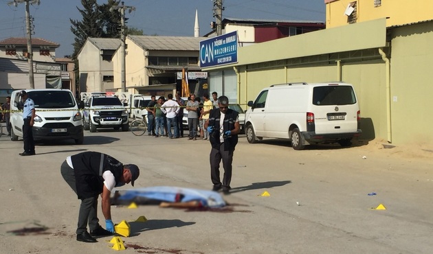 Trafik polisi 9 bin lira için katliam yaptı: 3 ölü...
