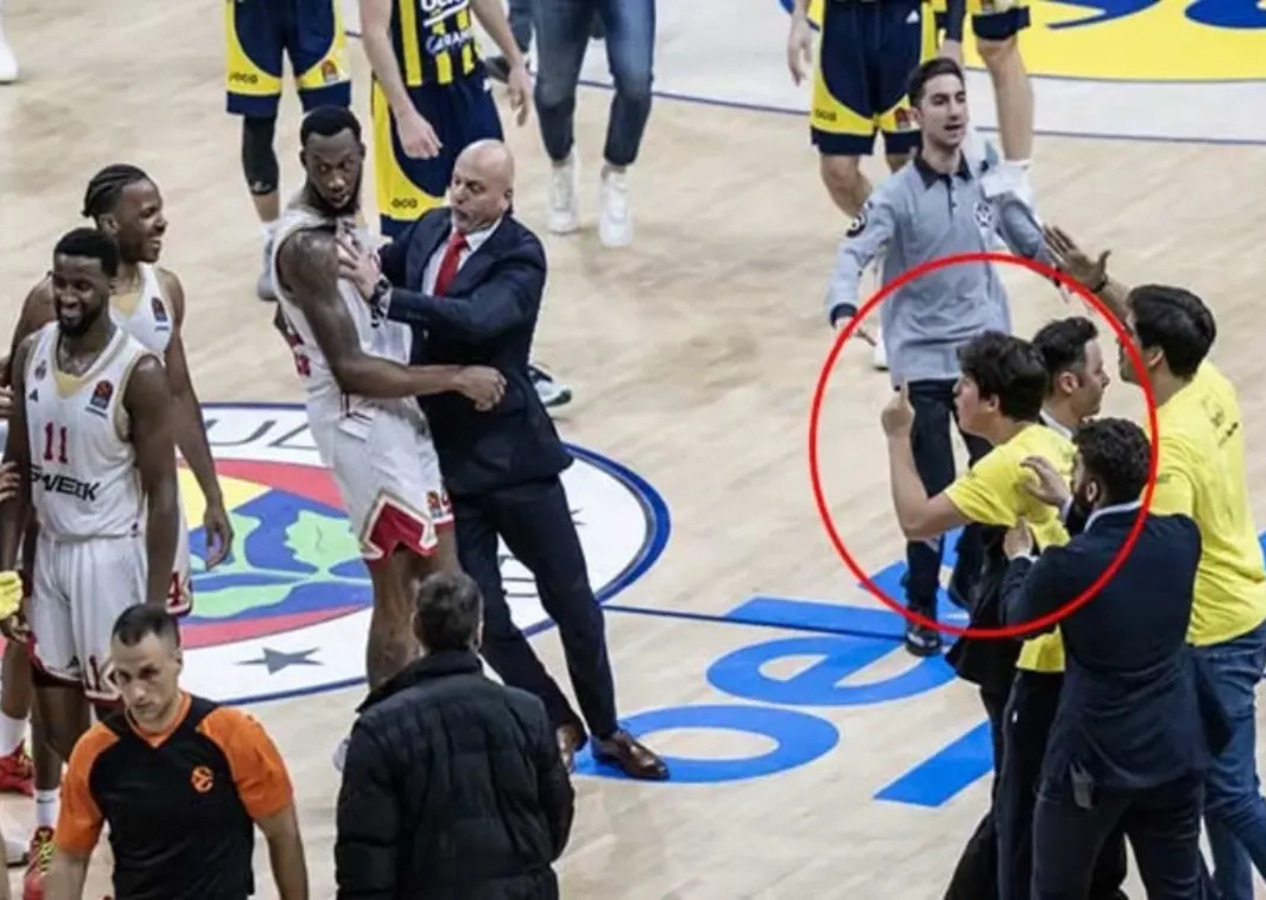 Ali Koç'un oğlu mağlubiyet sonrası çıldırdı! Oyuncuların üzerine yürüdü