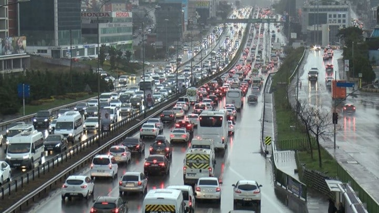 İstanbul'da trafik yoğunluğu yüzde 80’e ulaştı