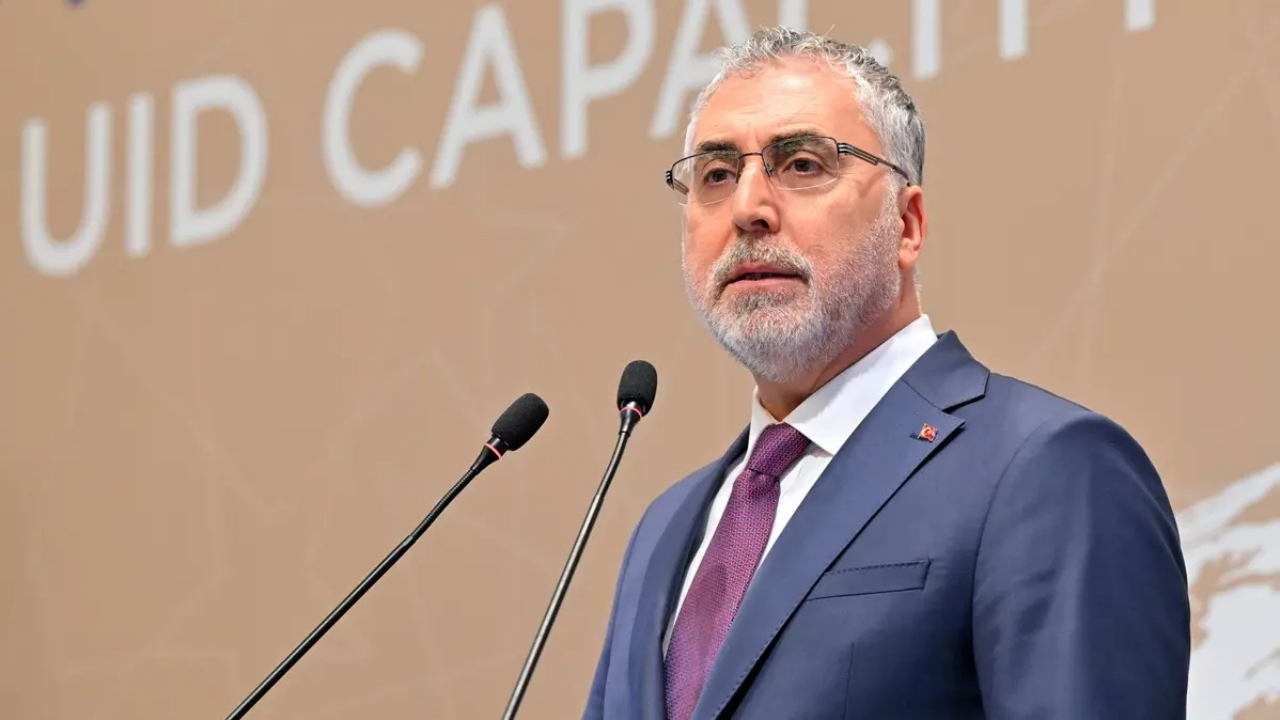Bakan Işıkhan'dan uzaktan ve esnek çalışmaya ilişkin önemli mesaj! Mevzuat düzenlemeleri gerçekleştiriliyor