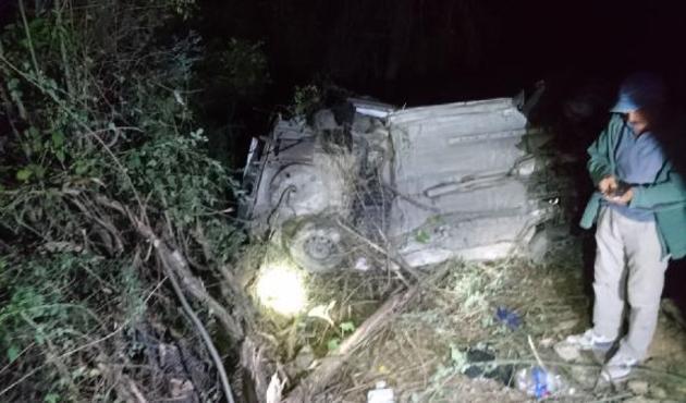 Erzincan'da korkunç kaza, 300 metreden dereye uçtu!