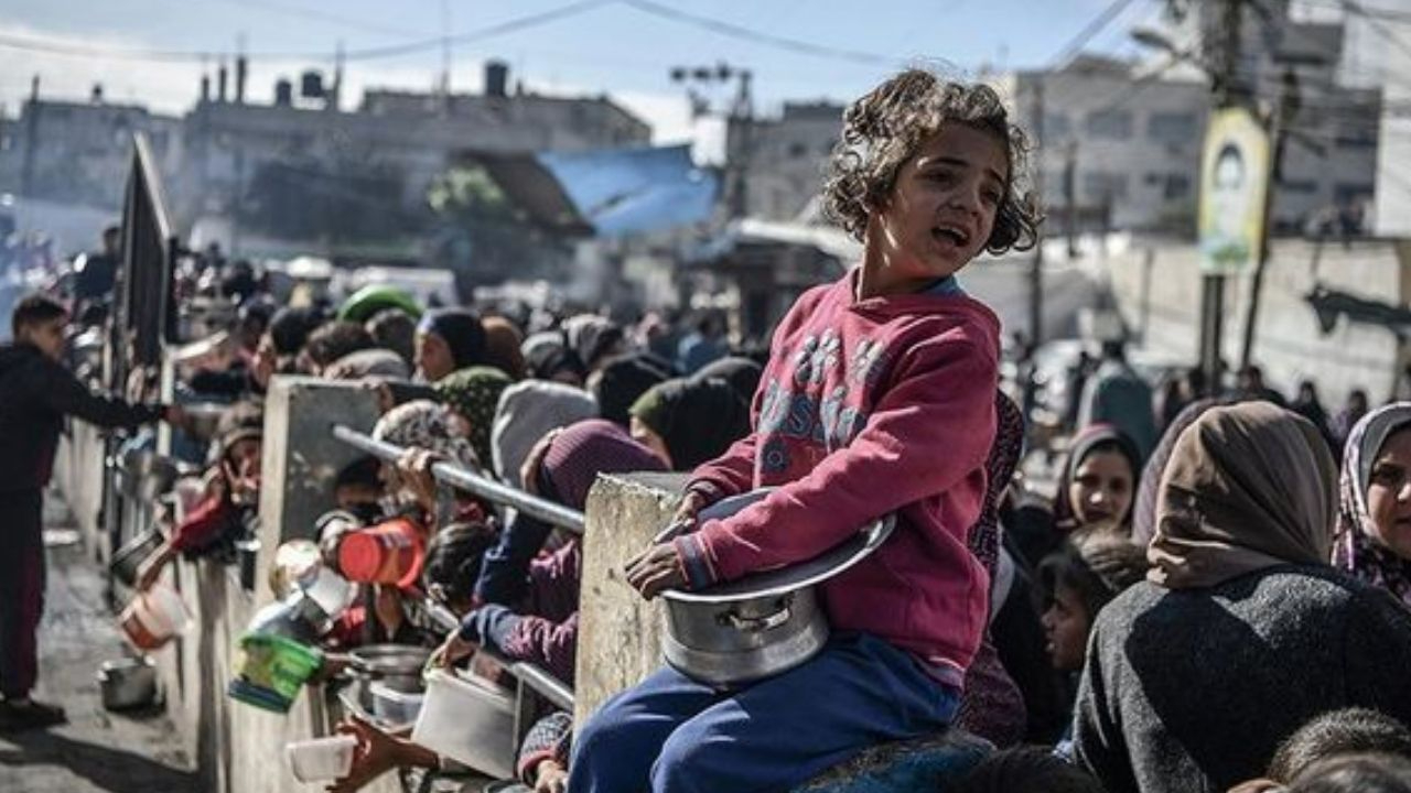 Hamas: Toplu mezarlar, savaşın durması için uluslararası toplumun müdahil olmasını gerekli kılıyor