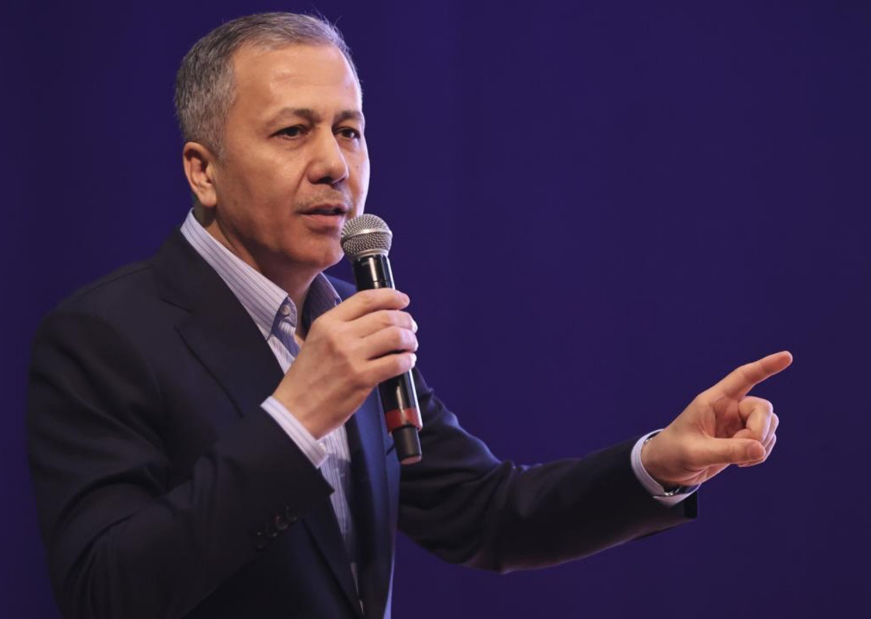 İçişleri Bakanı Ali Yerlikaya'dan dikkat çeken mesaj: FETÖ taktikleriyle Cumhurbaşkanımıza karşı kurulan tuzakları yerle bir edeceğiz!