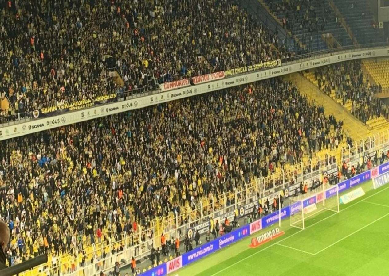 Fenerbahçe tribünlerinden yönetime "istifa" tezahüratları!