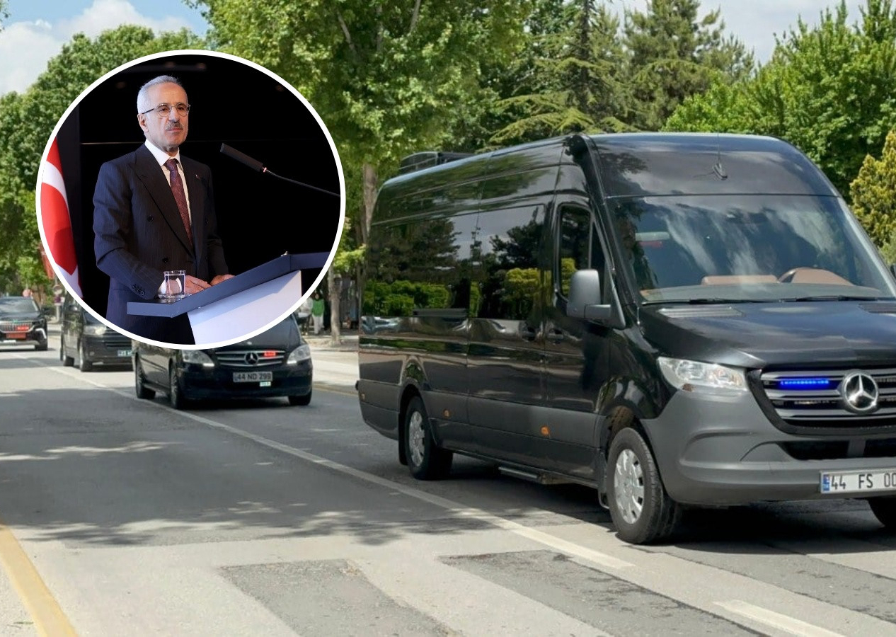 Kamuda tasarruf hamlesi... Bakan Uraloğlu'nun konvoyunda dikkat çeken 3 minibüs