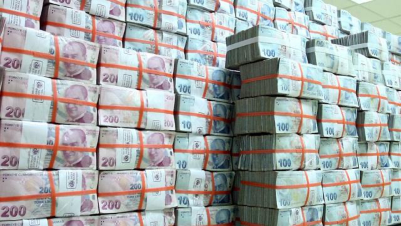 Bütçe açığı nisan ayında 177,8 milyar TL oldu