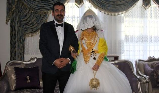 Kuyumcu açılışı değil, düğün! 15 kilo altın, 1 milyon lira