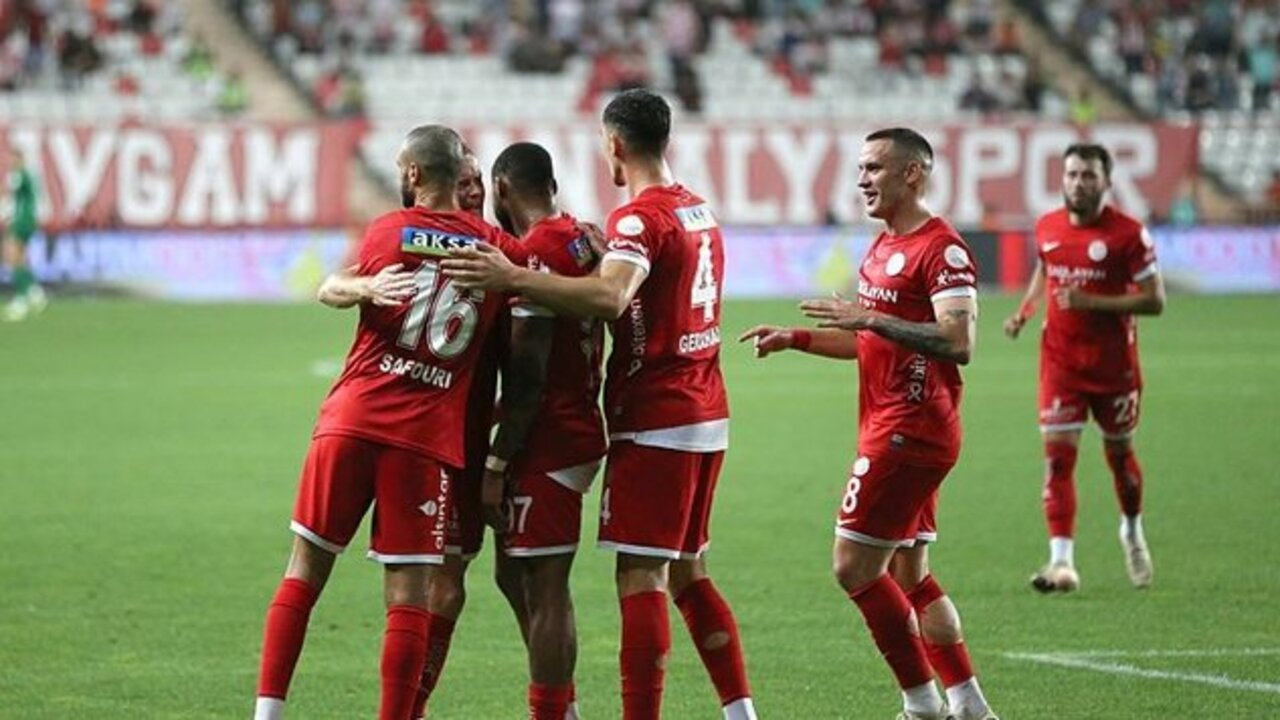 Akdeniz derbisi nefes kesti, Antalya hasrete son verdi! Antalyaspor 2 - 1 Adana Demirspor | Maçın özeti