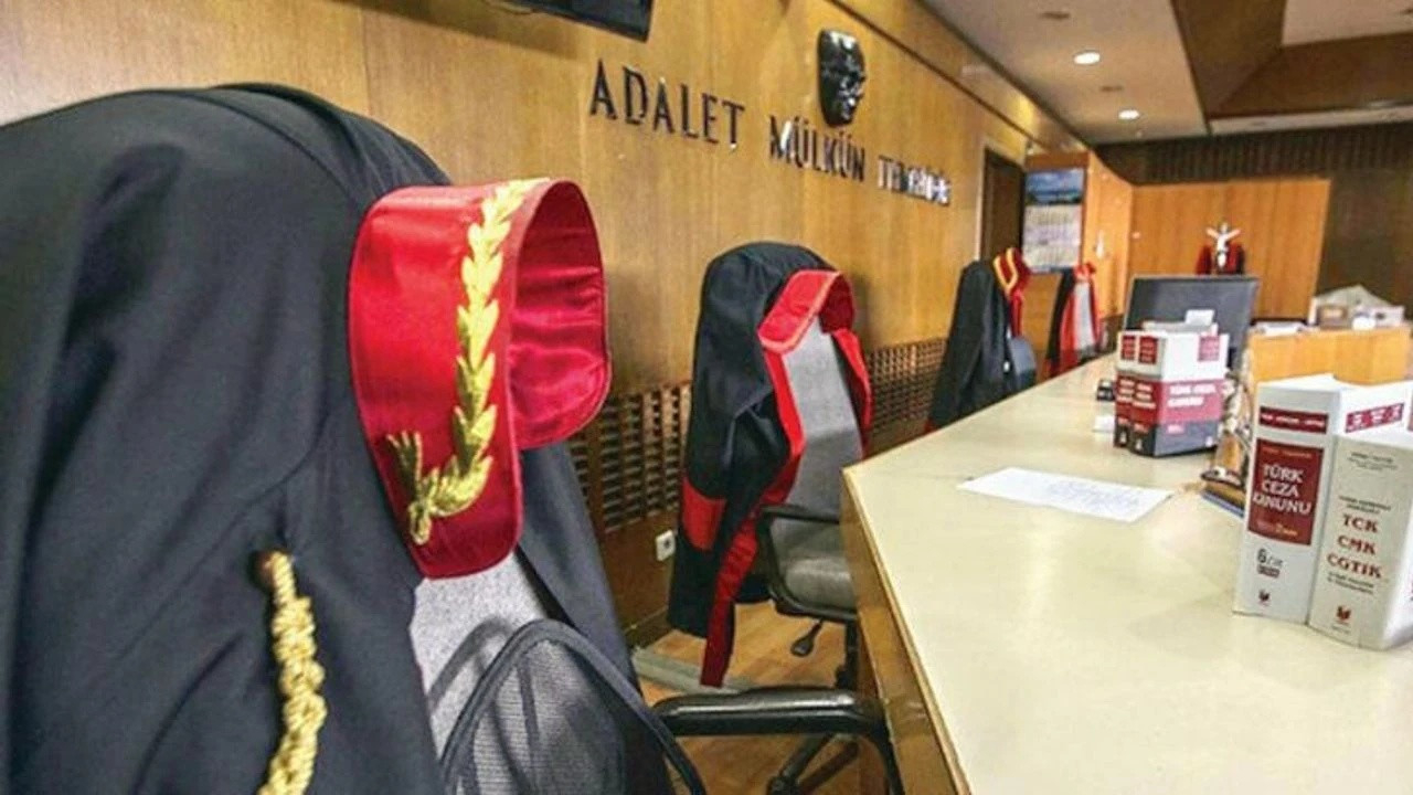 Laikliğe aykırı diyerek başörtülü hakimi reddetti! O avukat hakkında flaş karar...