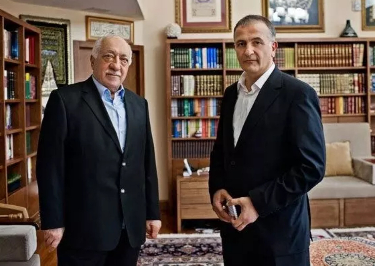 Firari FETÖ'cü Ekrem Dumanlı'nın 17-25 Aralık sözleri sonrası FETÖ'cüler birbirine girdi! Küfür ve tehditler havada uçuştı...