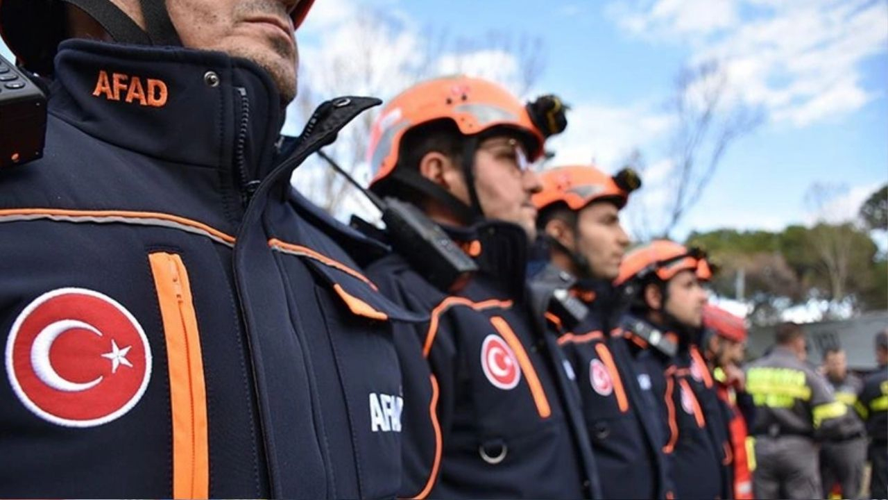 AFAD duyurdu! İran'a Türkiye desteği: Arama kurtarma ekipleri yola çıktı