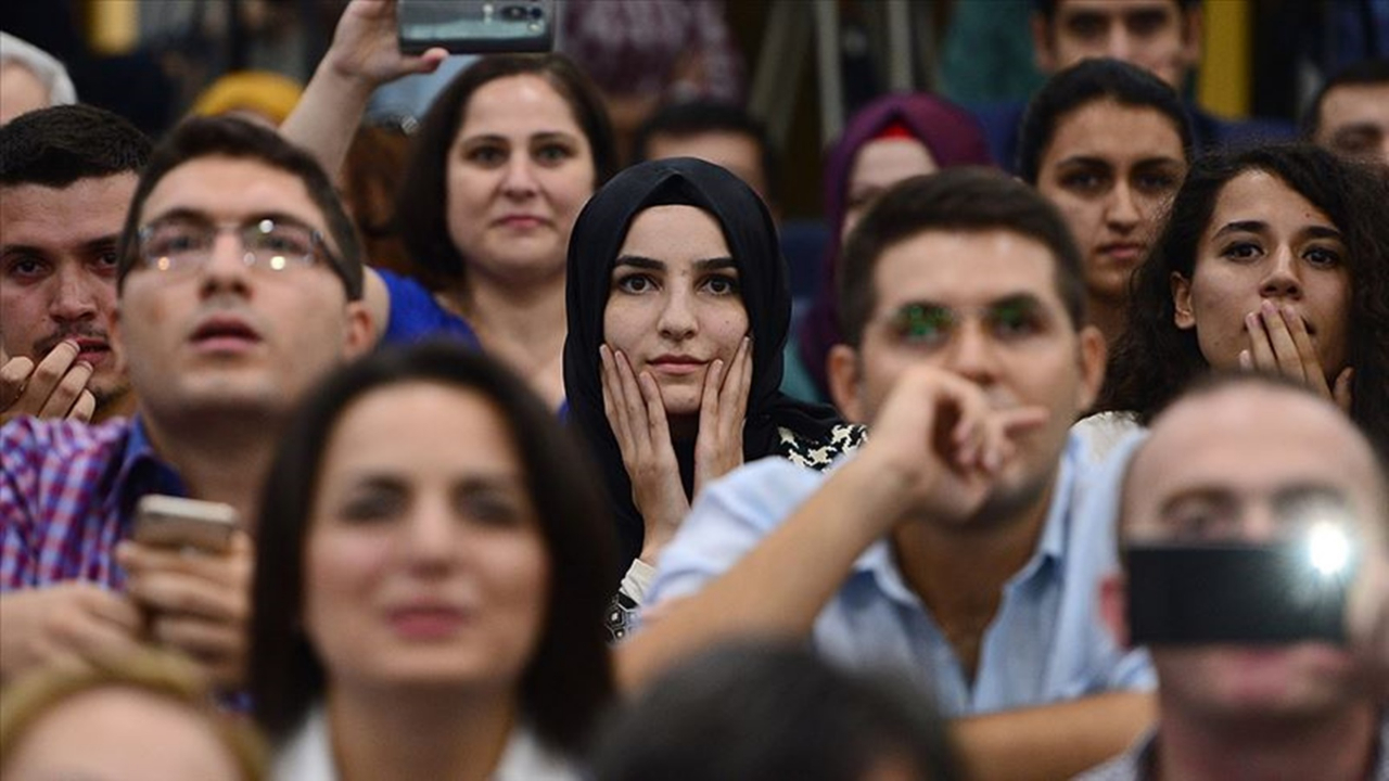 Öğretmen adayları dikkat! 20 bin sözleşmeli öğretmen ataması başvuruları yarın başlıyor