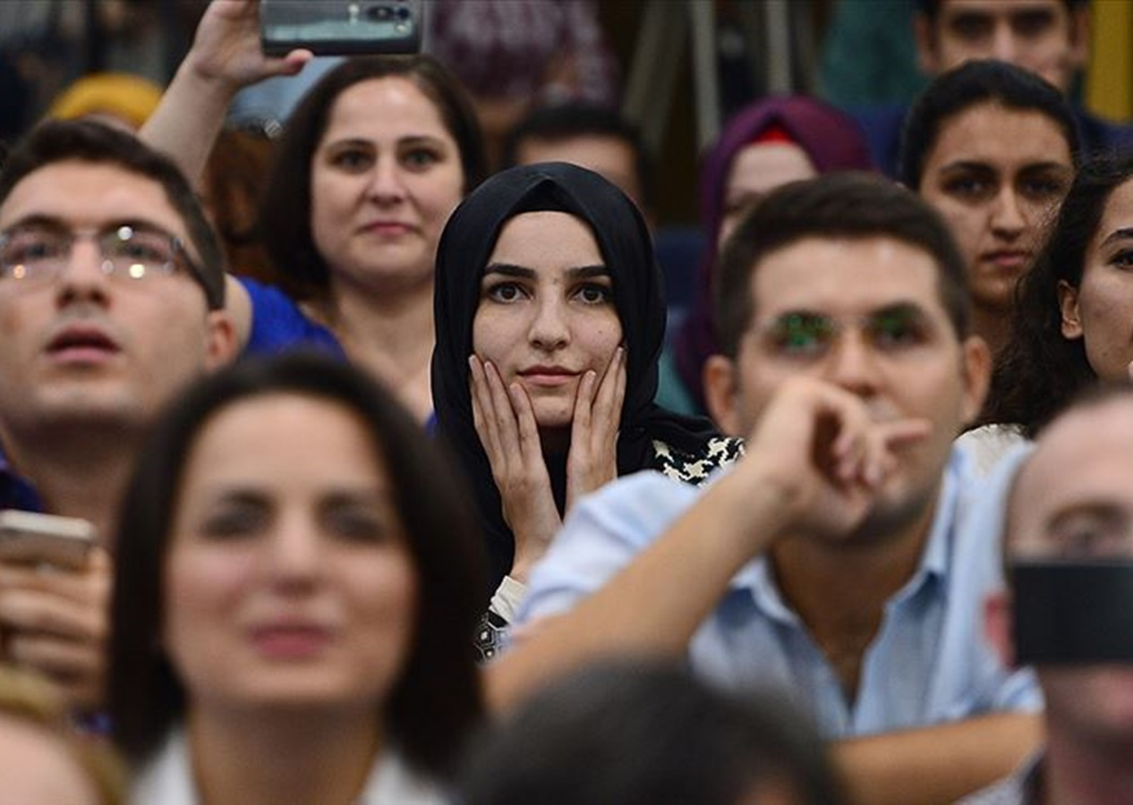 Öğretmen adayları dikkat! 20 bin sözleşmeli öğretmen ataması başvuruları yarın başlıyor