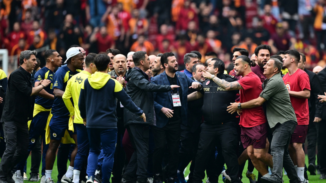 İstanbul Valiliği'nden olaylı derbi sonrası yaşananlarla ilgili açıklama! Adli işlem başlatıldı...