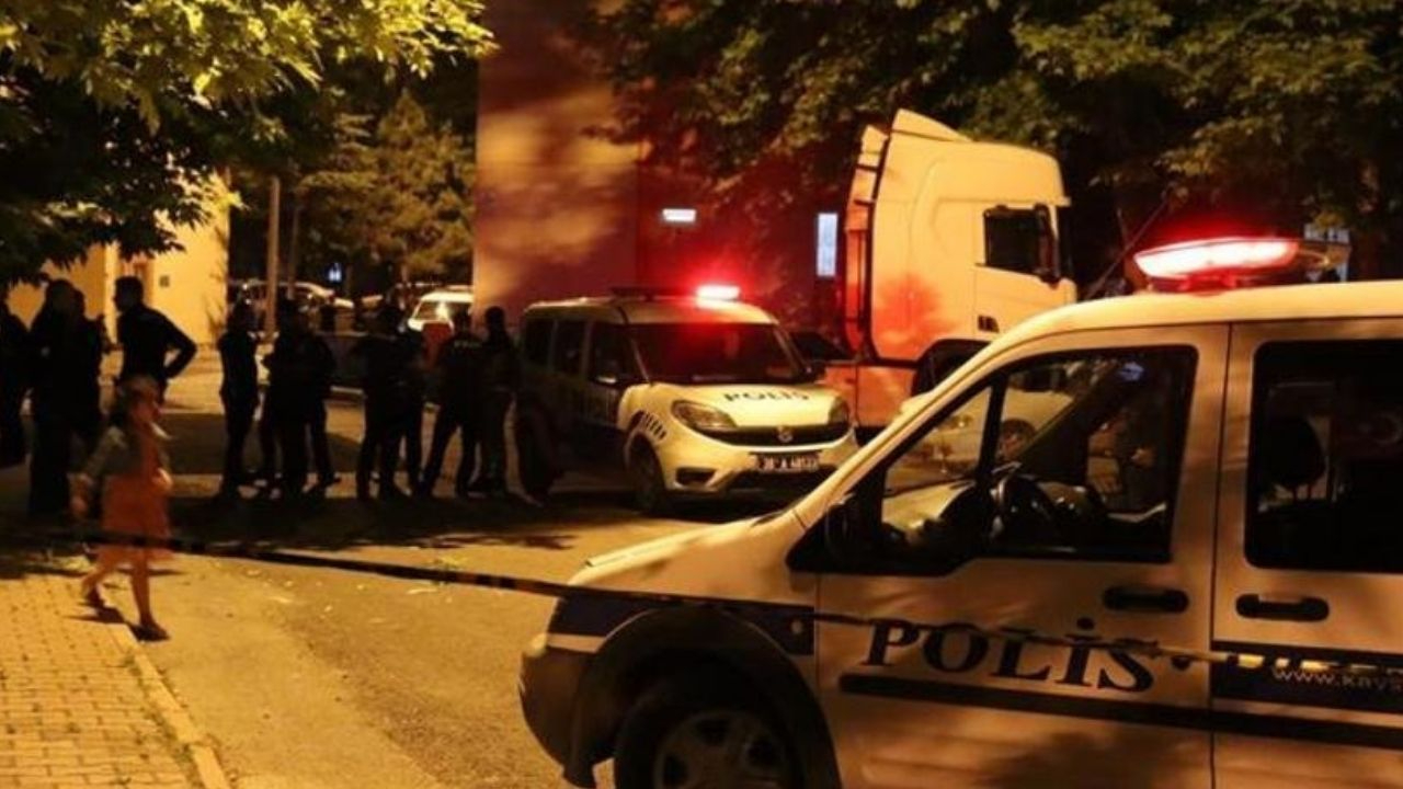 Sokakta silah seslerini duyup balkona çıktı!