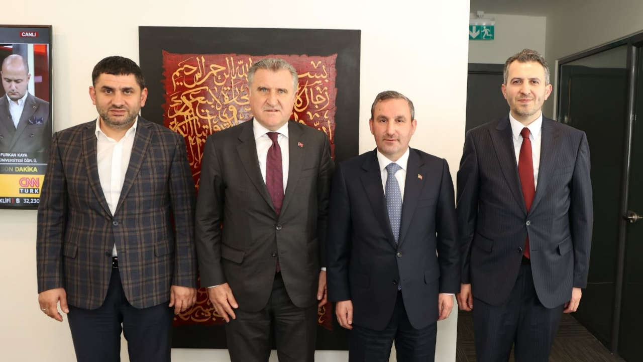 Sultanbeyli Belediye Başkanı Ali Tombaş, Gençlik ve Spor Bakanı Osman Aşkın Bak'ı ziyaret etti