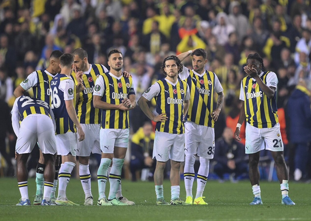 Fenerbahçe duyurdu: Yıldız isim futbolculuk kariyerini noktalıyor!