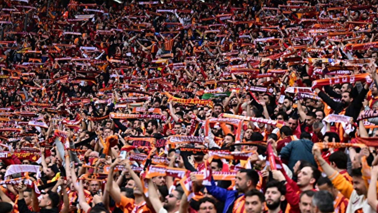Galatasaray 24. kez şampiyon! Galatasaray'ın şampiyonluğu tüm Türkiye'de coşkuyla kutlanıyor