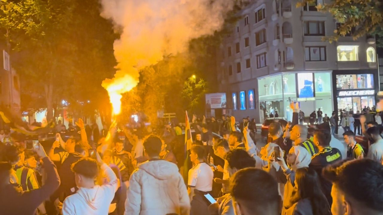 Bağdat Caddesi’nde Galatasaray taraftarlarının araçlarına saldırı