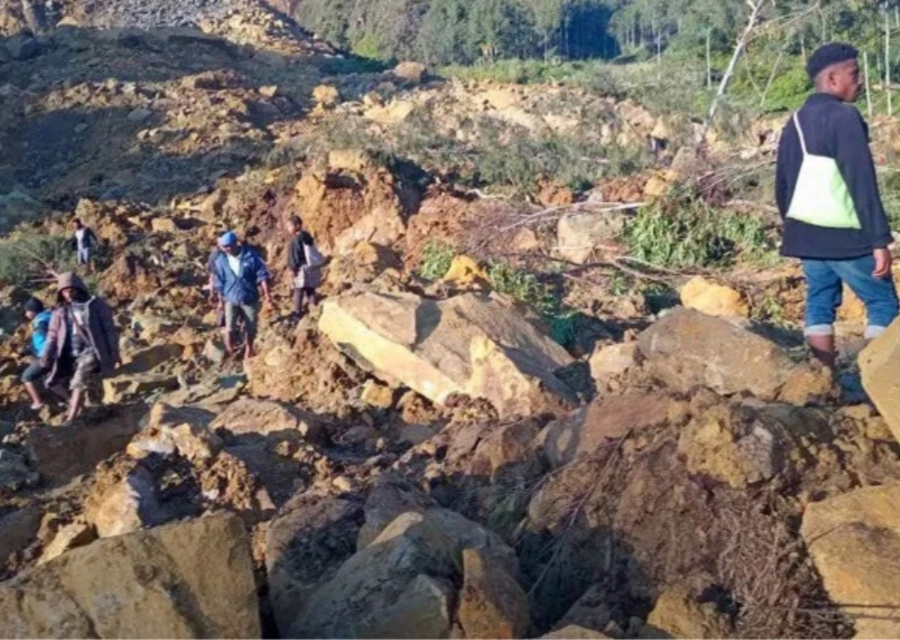 Papua Yeni Gine'de heyelan felaketi: 2 binden fazla kişi toprak altında kaldı!