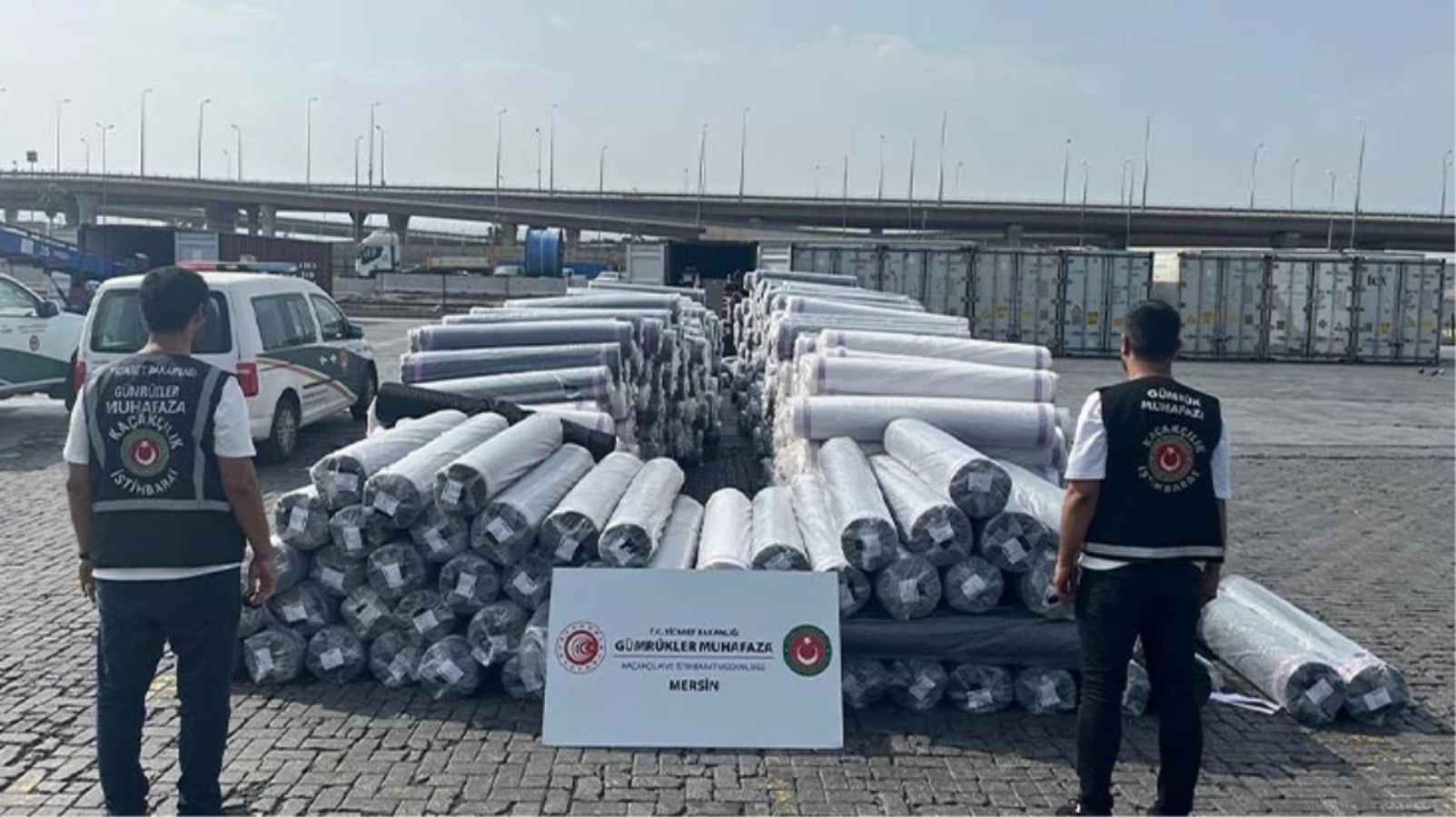 'İnsani yardım' adı altında 8 konteyner kaçak eşya... Mersin'de kaçakçılık oyunu bozuldu!