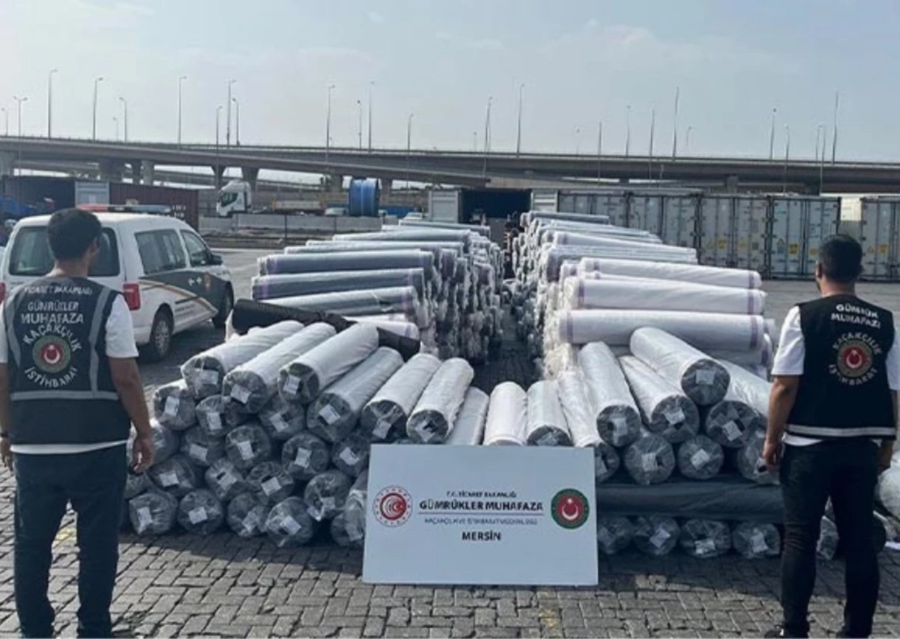 'İnsani yardım' adı altında 8 konteyner kaçak eşya... Mersin'de kaçakçılık oyunu bozuldu!