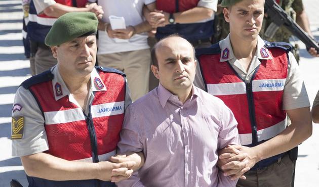 İhanet gecesi bombalama emirleri yağdıran yüzbaşıdan ilginç savunma: Ses benim ama...