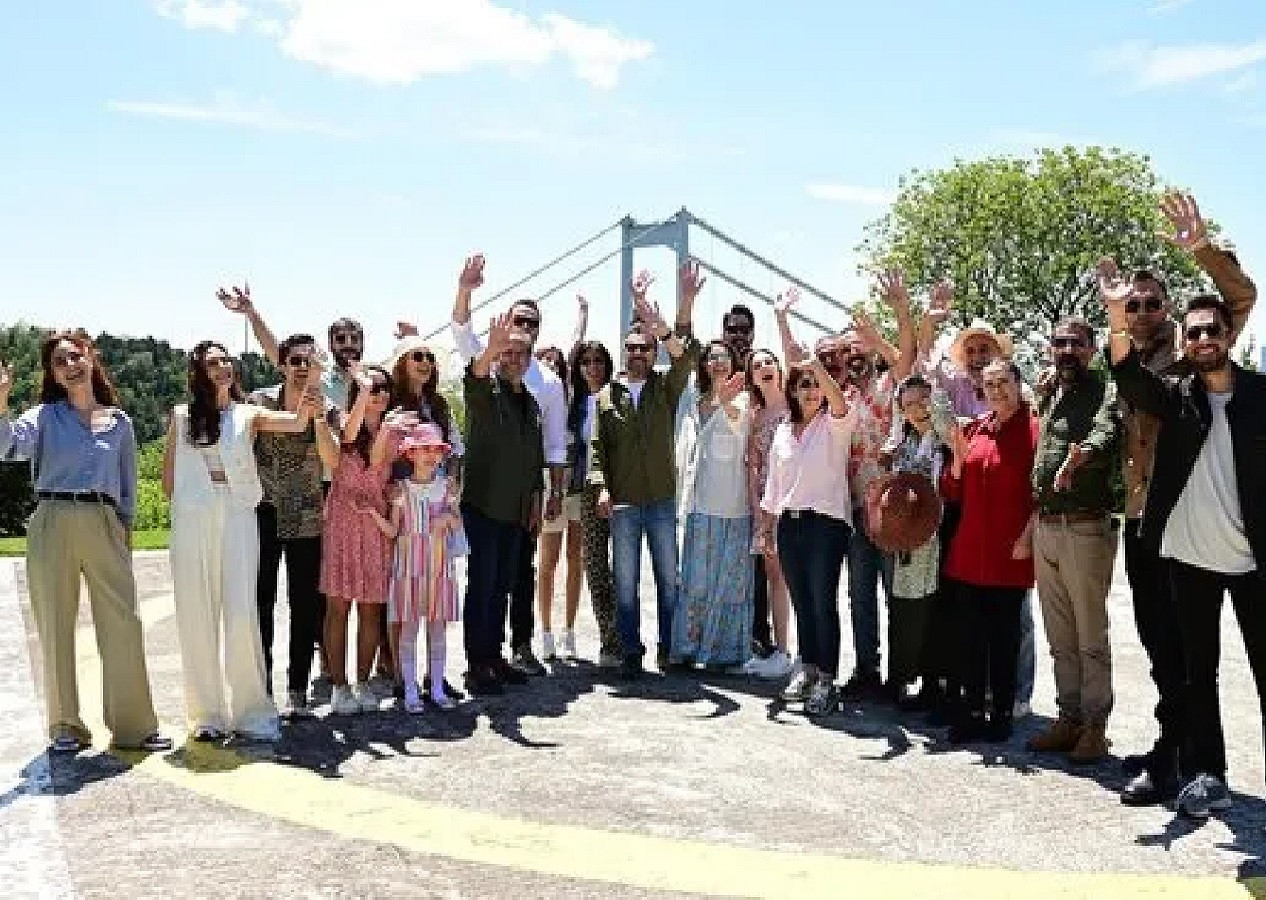 ATV'de bir devir kapanıyor! Ben Bu Cihana Sığmazam dizisi veda zamanı! İşte setten son kareler...