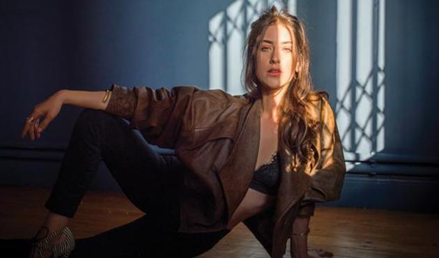 Hazal Kaya'dan ünlü oyuncuya şok sözler: "Bunu aşağılık kompleksine bağlıyorum"