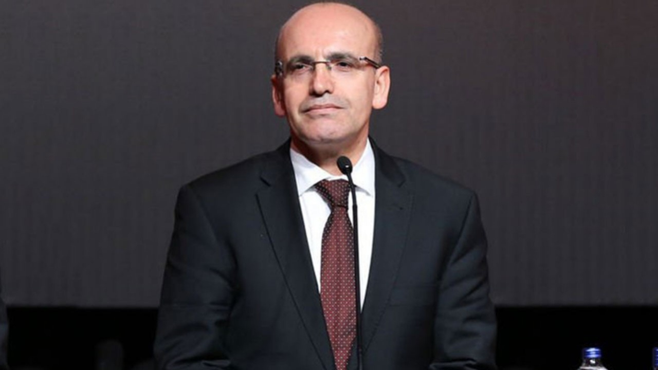 Bakan Şimşek'ten büyüme değerlendirmesi! Ekonomi daha dengeli ve sürdürülebilir büyümeye doğru ilerliyor